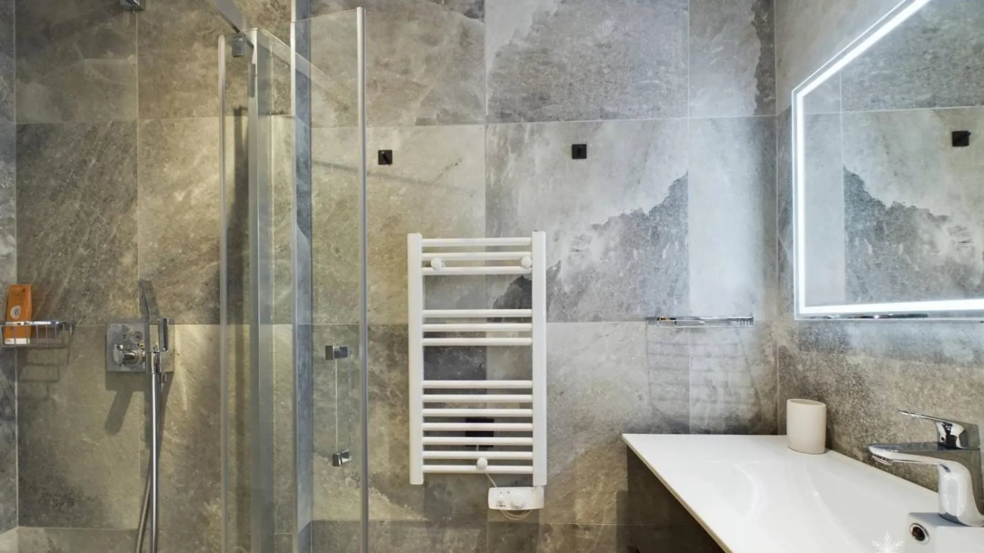 Montvalezan Appartement Luxe 8 Pers, Spa, Parking, Proche Pistes & Commerces - Fr-1-398-663 0*,